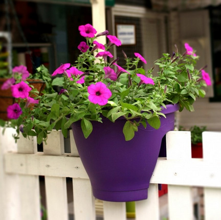 Chậu gác ban công cao cấp vành 28cm, không cần lắp vít - Ảnh 1